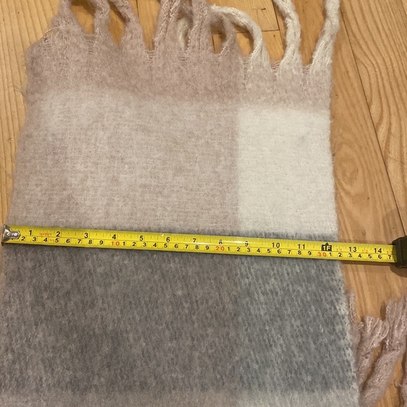 Banana Republic scarf - Picture 4 of 5